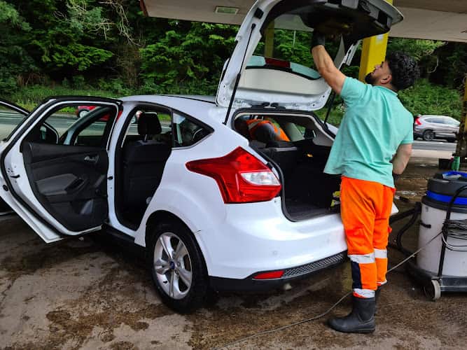 Image of Hand Car Wash & Valenting – Newport