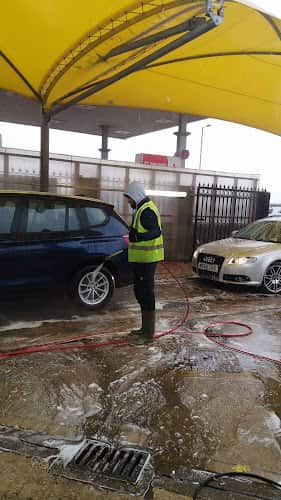Image of Jani’s Hand Car Wash – Witney