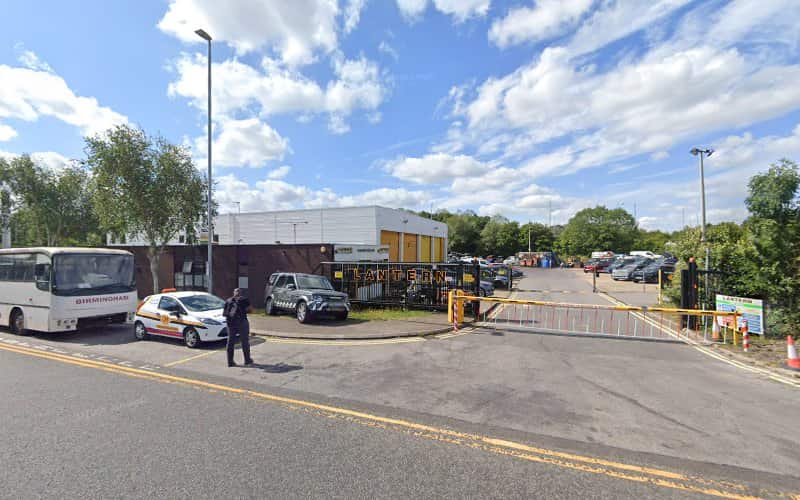 Image of South Mimms Off Licence Car Wash & Tyre Shop – Potters Bar