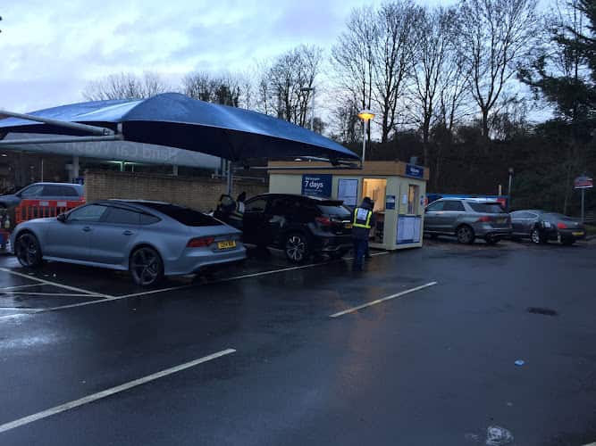Image of Waves Hand Car Wash Purley – Purley