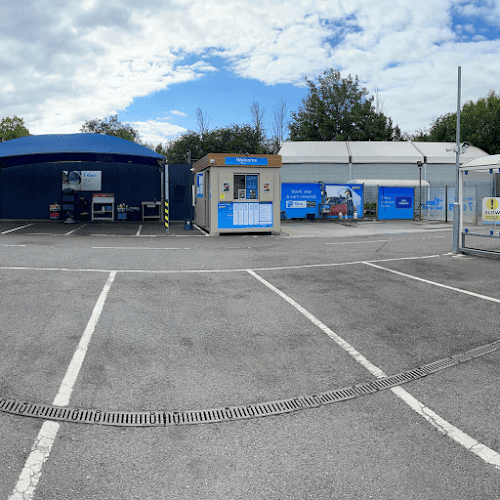 Image of Waves Hand Car Wash Towcester – Towcester